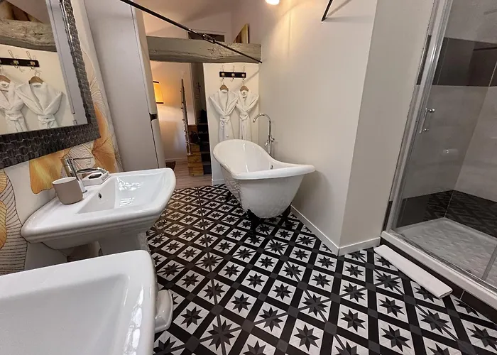 La Maison Jeroboam Bed & Breakfast 4*